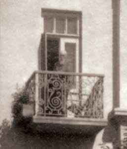 Н.К.Рерих на балконе дома